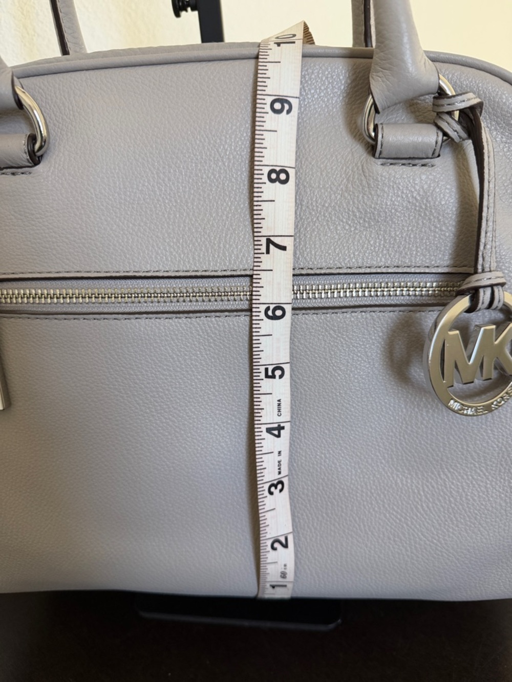 NWOT Michael Kors Light Gray Pebbled Leather Satchel with MK Charm & Chain Strap - Picture 4 of 15